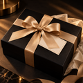 Emballage cadeau Chronéa : boîte noire, ruban doré et carte message